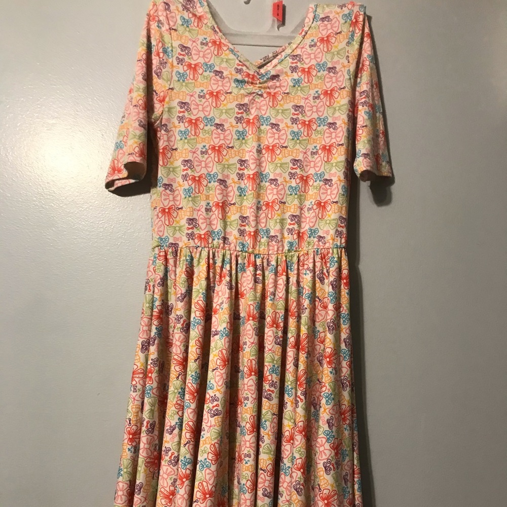 Bow pattern dress